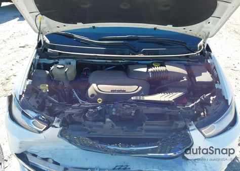 2021 Chrysler Pacifica Touring z USA, uszkodzony, nr VIN 2C4RC1FG1MR556578